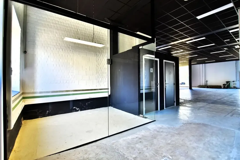 Kabinet - Multifunctional Business Premises with Outdoor Pool in Hamme