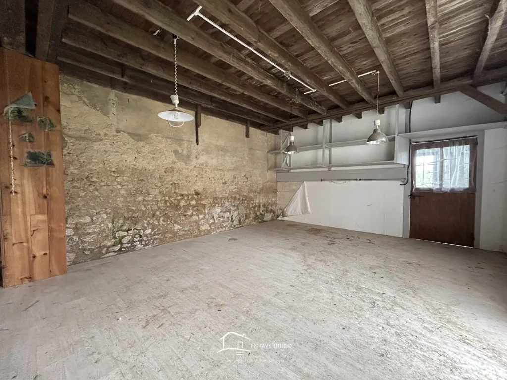 Garaaž - Townhouse with Garden View in Lusignan