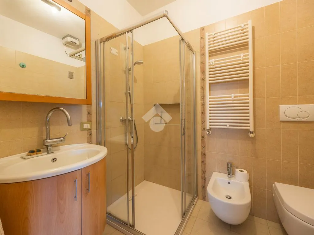 Bagni - 4-Bedroom Apartment with Terrace in Dolcè