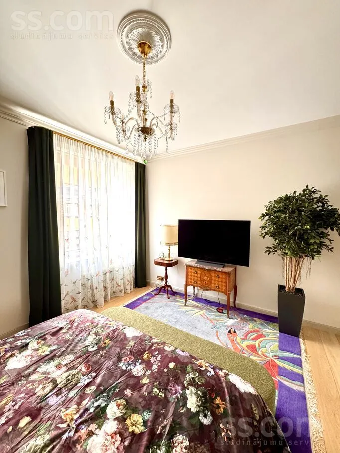 Magamistoad - Three-Bedroom Apartment with Balcony in Vecrīga, Rīga