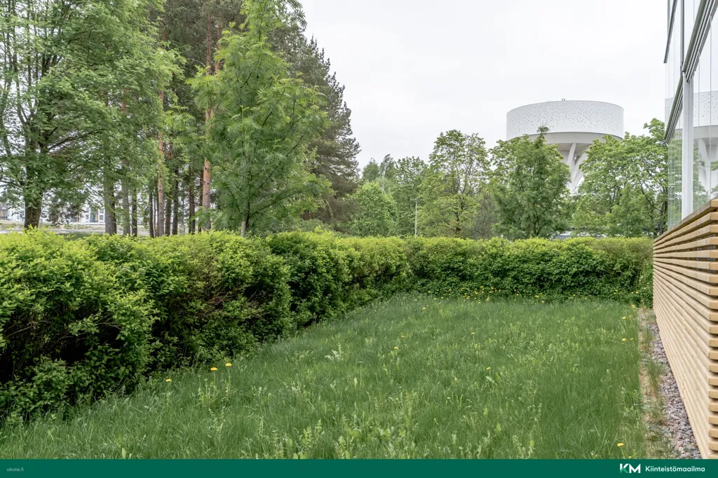 Garden - First Floor Apartment with Sauna in Vantaa