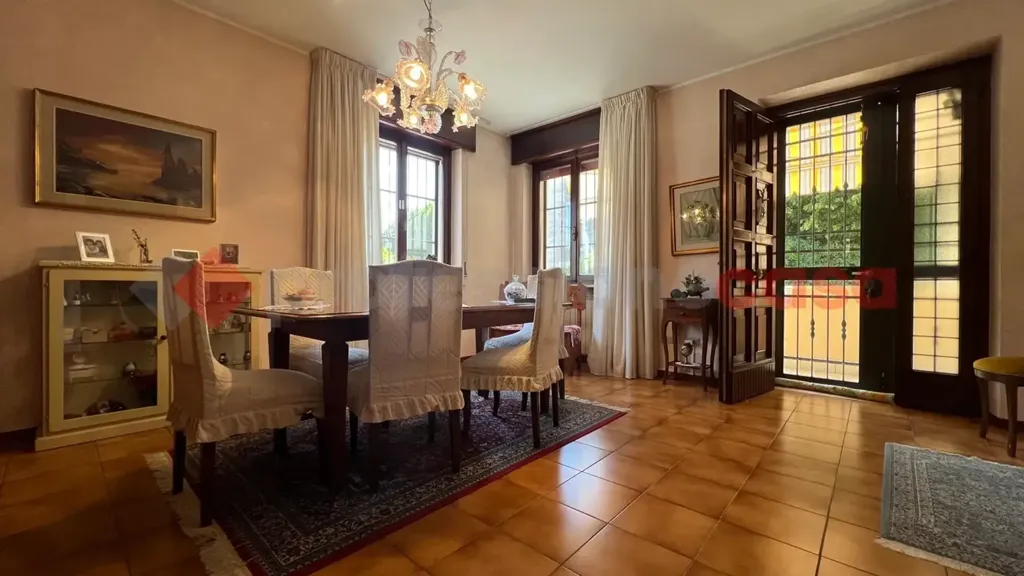 Salle à manger - Quadruplex with Balcony in Isola Rizza