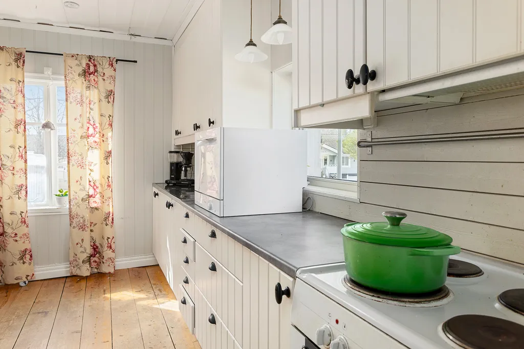 Cuisine - Classic Timber Villa with Garden in Ersmark
