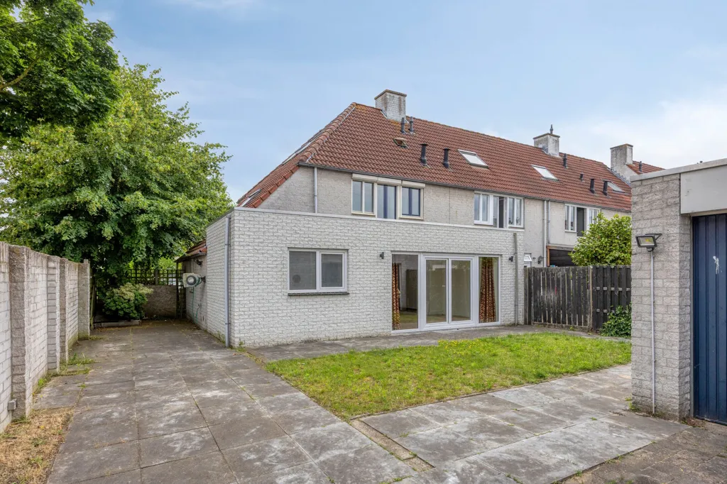 Esterno - Corner House with Garden in Eindhoven