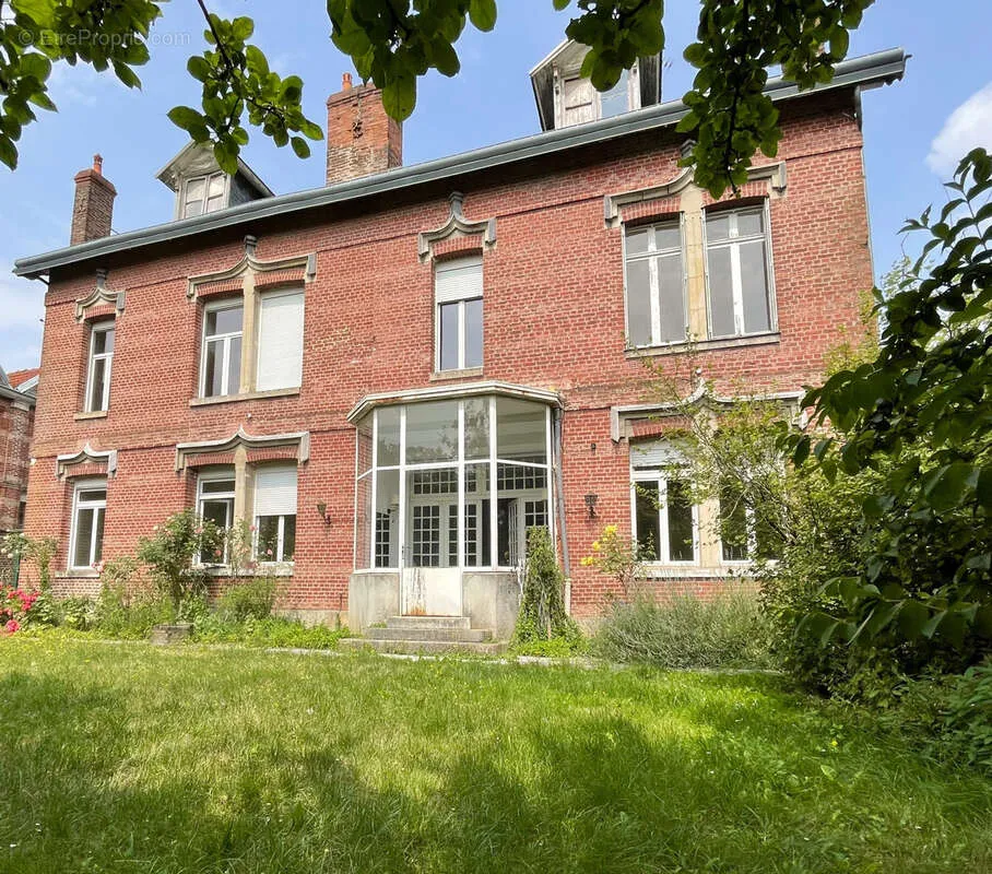 Exterior - Charming Townhouse near Champs-Élysées, Saint-Quentin