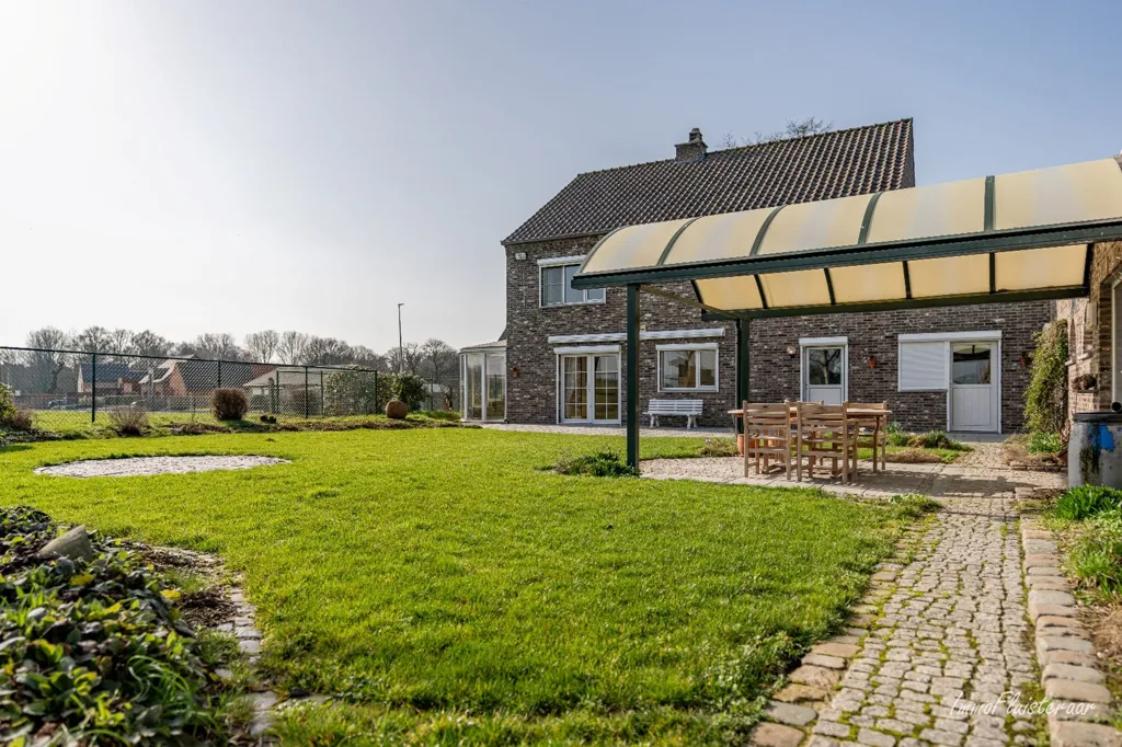 Jardin - Maison avec Écuries et Piste Extérieure à Bree
