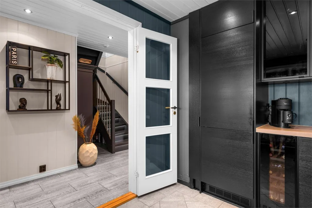 hallway_entrance