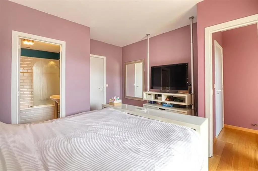 5 magamistoaga korter asukohas Neder-Over-Heembeek