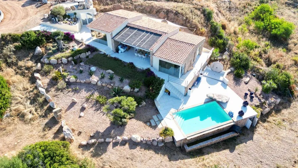 Õhuvaade - Luxury Villa with Infinity Pool in Aglientu
