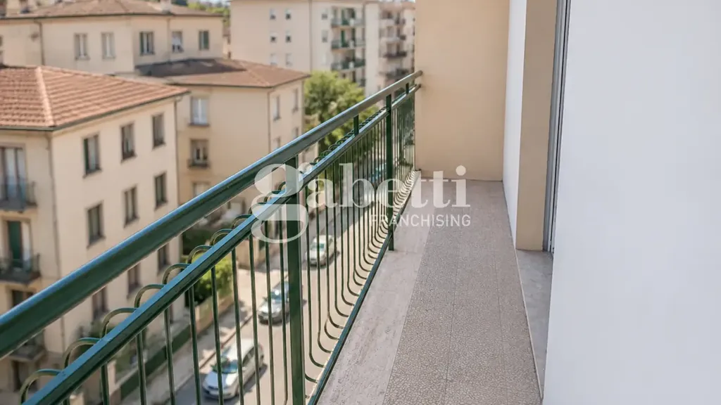 Rõdu - Fully Rented Trilocale with Balcony in Florence