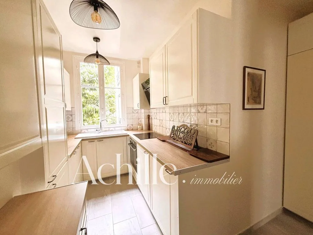 Cuisine - Appartement de Luxe avec Cheminée à Auteuil, Paris
