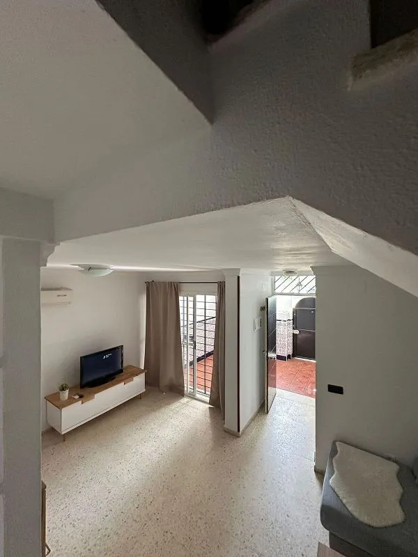 Elutuba - Semi-Detached House with Terrace in South