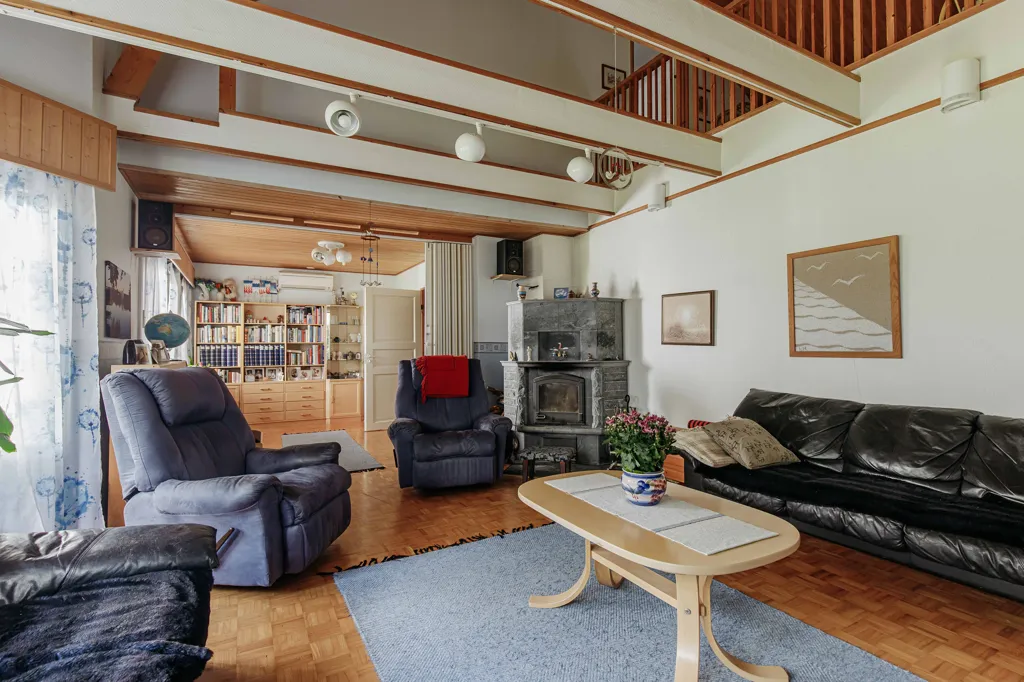 Elutuba - Spacious Detached House with Garden in Riskunmäki