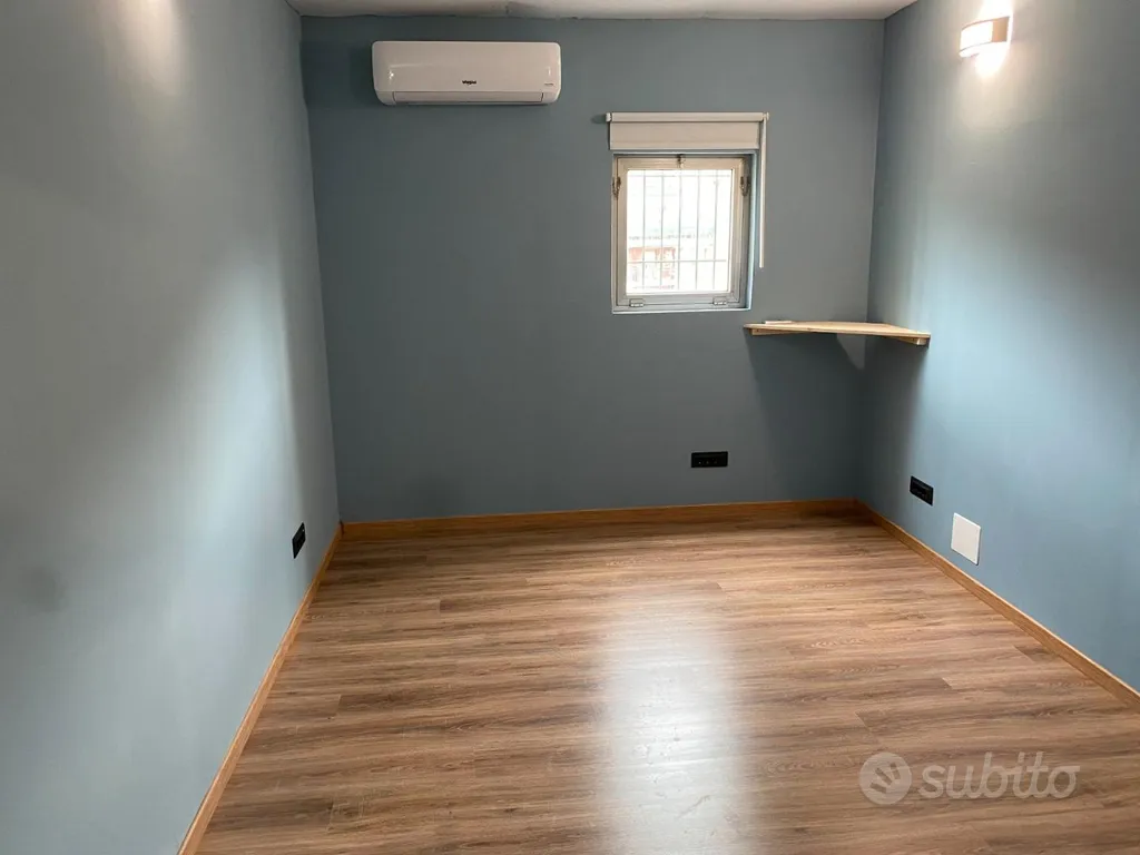 Pièces - Detailed Recording Studio in Commercial Area