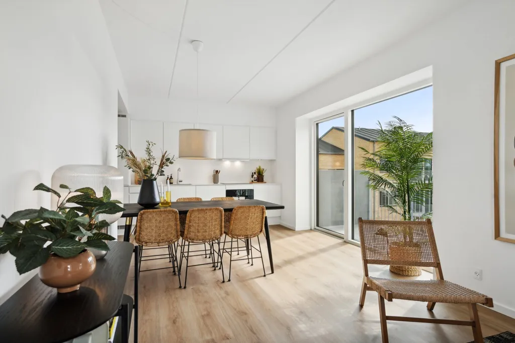 Salle à manger - Apartment with Balcony in Odense's Green District