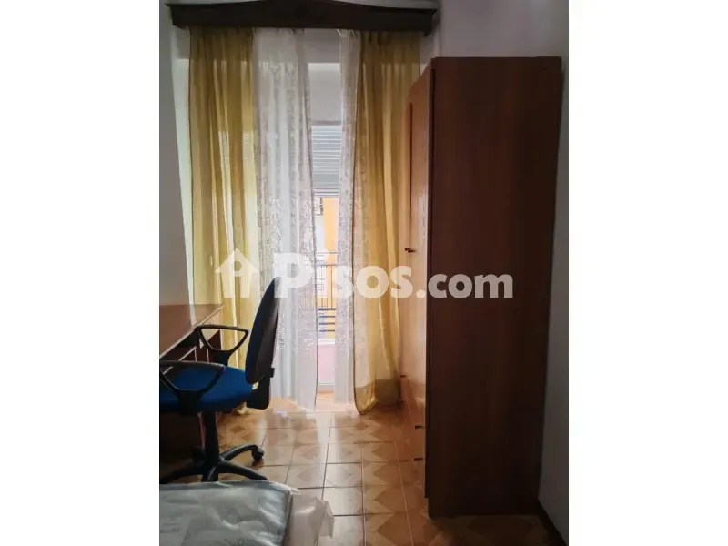 Chambres - Student-Friendly Flat with Balcony in Plaza de Toros