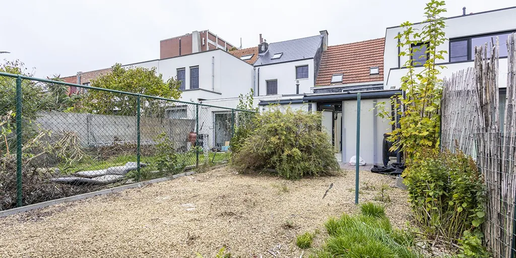 Aed - Renovatable Terraced House with Garden in Mortsel