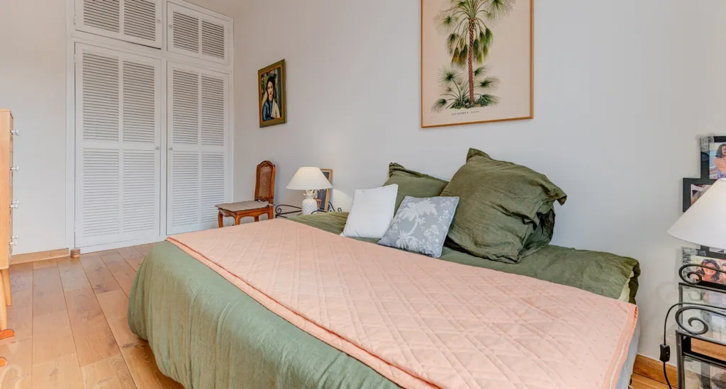 Magamistoad - Renovated 2-Bedroom Apartment in Nice Centre