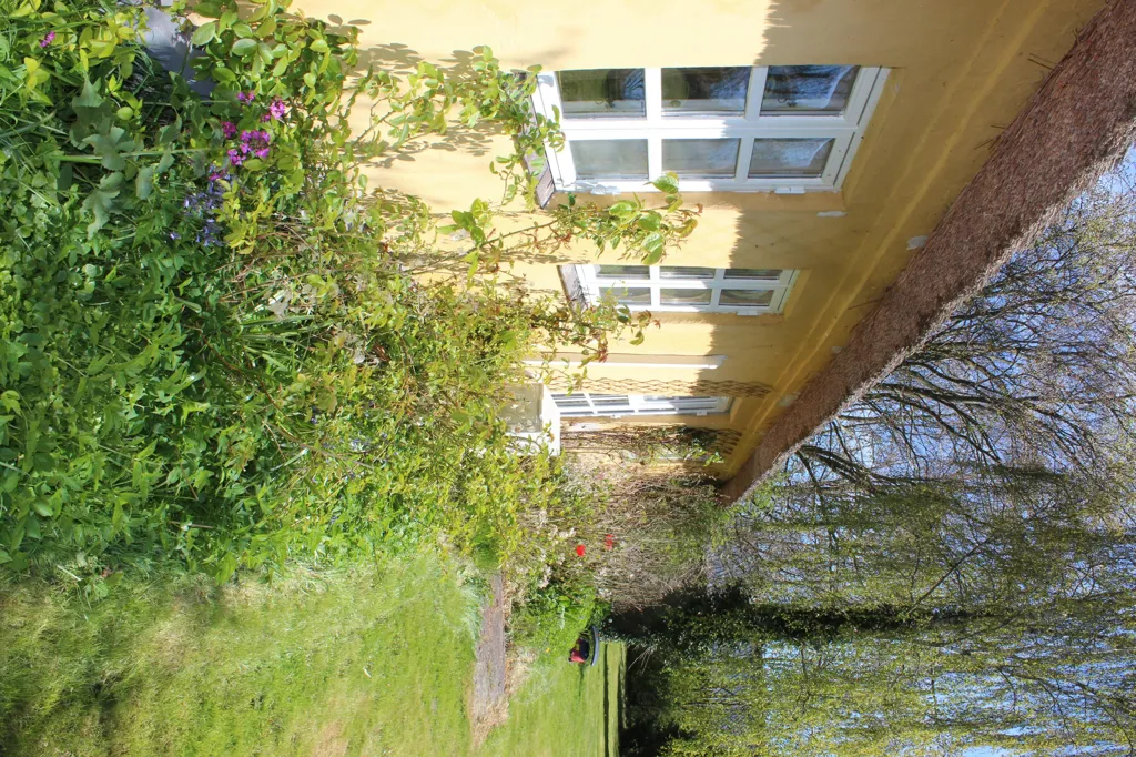 Jardin - Handcrafted Cottage with Unique Garden in Kielstrup