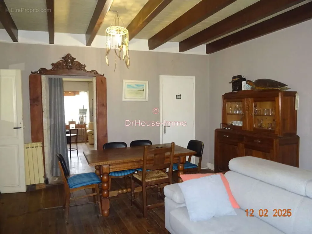 Sala da pranzo - Restoration-Ready Stone Building in Saint-Savin