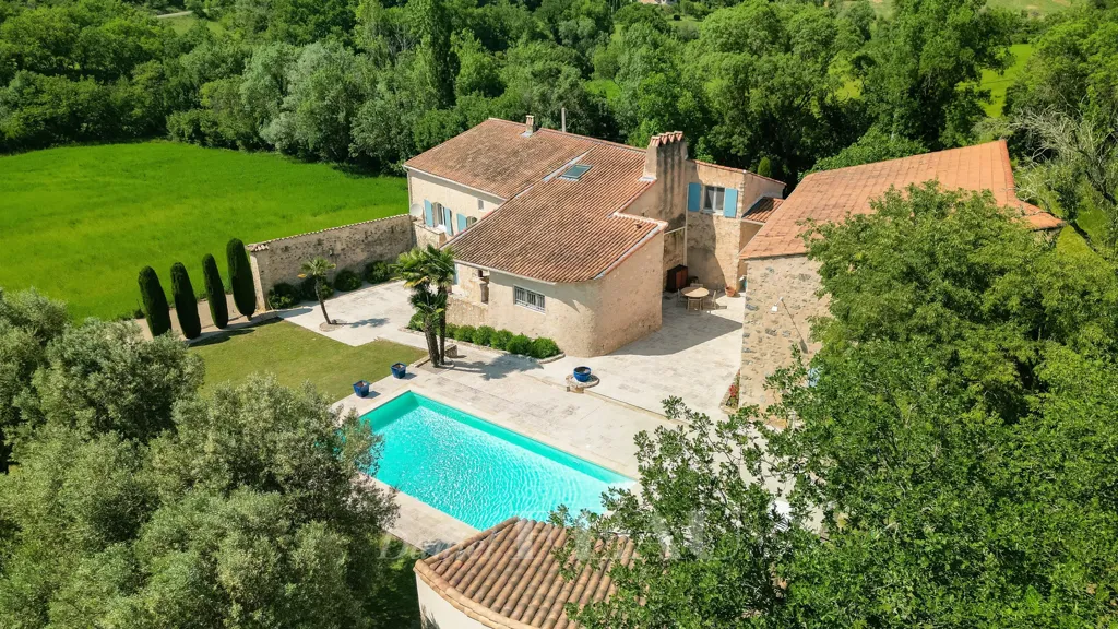 Vue aérienne - Mas Provençal Rénové avec Piscine en Ardèche Méridionale