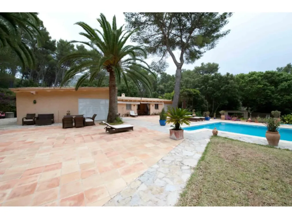 Bassein - Rustic Chalet with Pool in Formentor