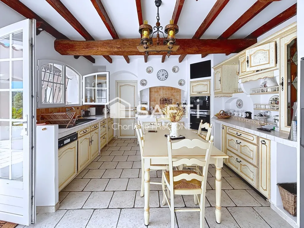 Köök - Charming Villa with Pool in Lorgues