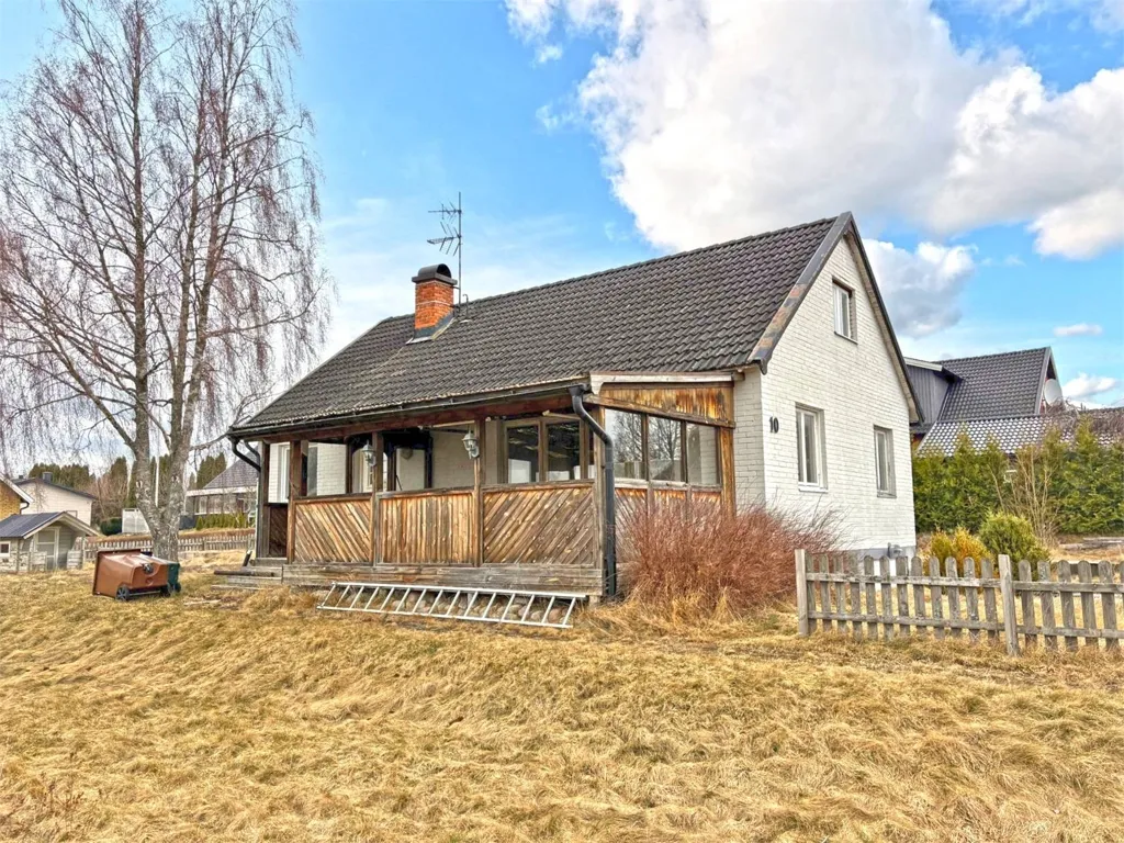 Exterior - Villa with Workshop on Granstigen