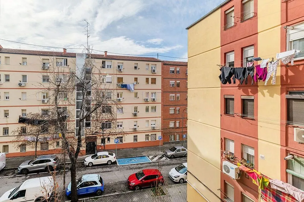 Balcon - Apartment with Metro Access in Madrid