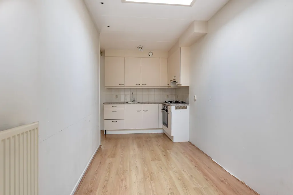 Köök - Spacious Renovated Semi-Detached House in Heiloo