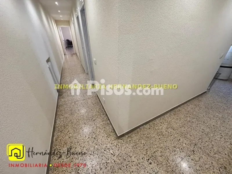 Esik - Student-Friendly Flat with Balcony in Semicentro