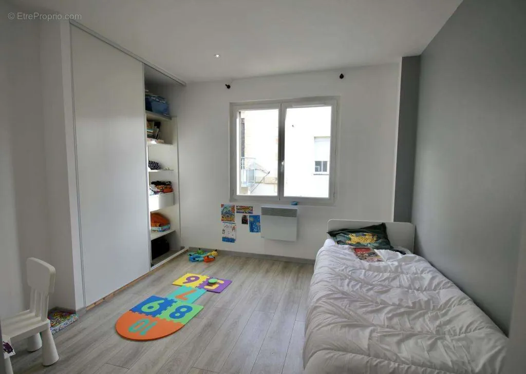 Schlafzimmer - T3 Apartment with Private Parking in Pessac
