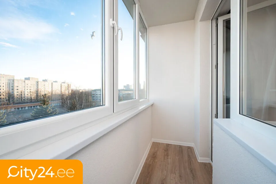 Balcon - Renovated Five-Room Flat in Lasnamäe