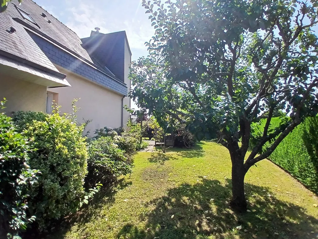 Giardino - Spacious House with Beautiful Garden in Pacé