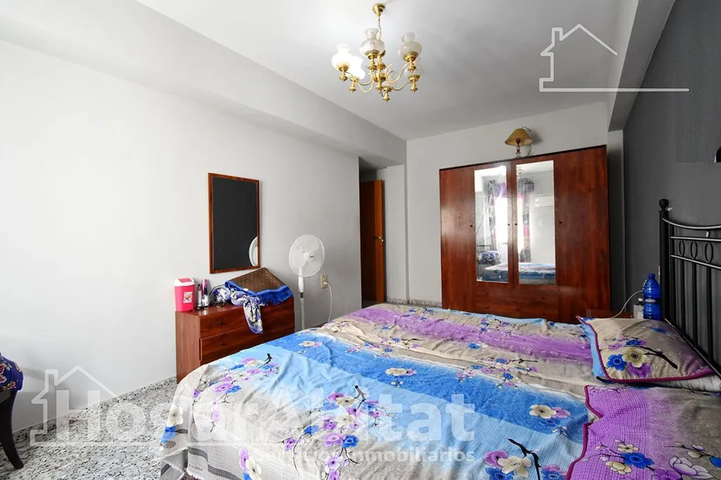 Magamistoad - Spacious Flat with Balcony in Oliva
