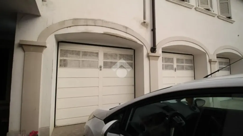 Garage - Ground Floor Bilocale with Garden in Suzzara
