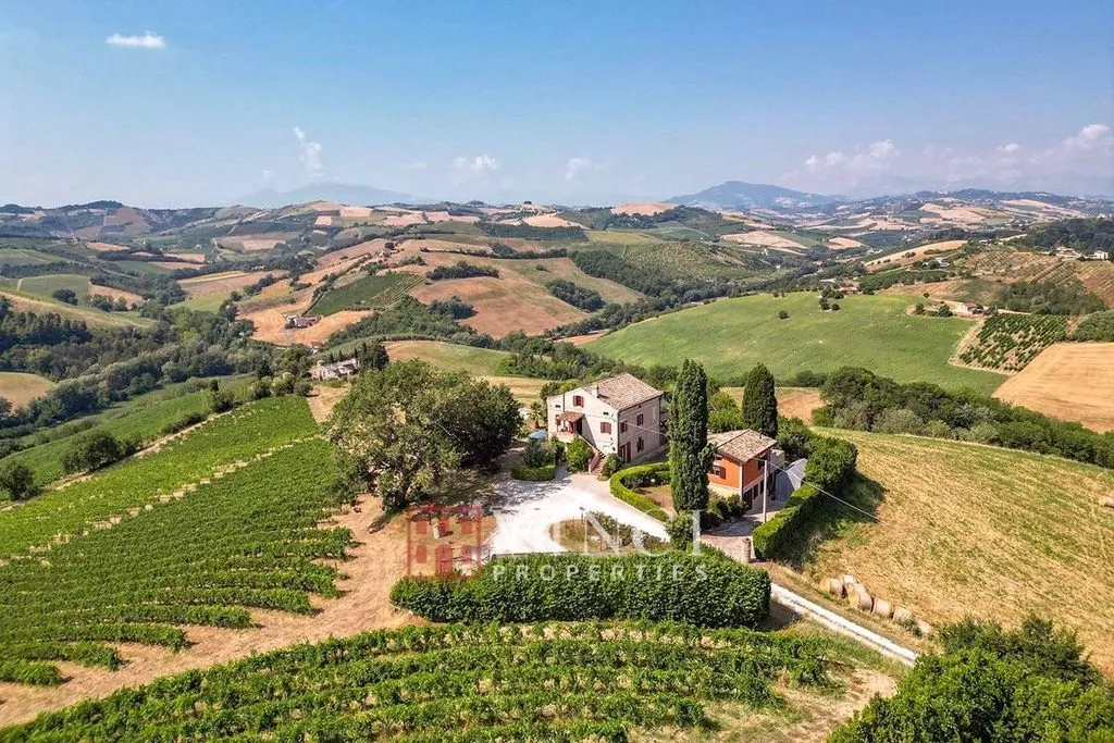 Õhuvaade - Rustic Casale with Pool in Montefiore dell'Aso