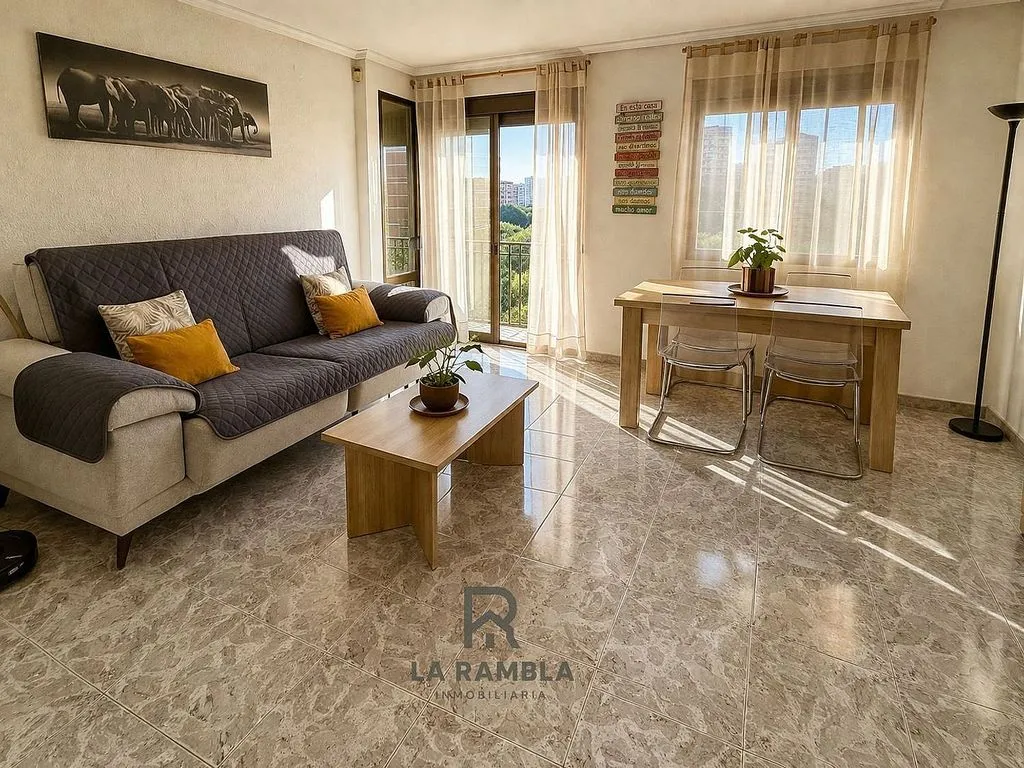 Soggiorno - Apartment with Balcony in Malilla