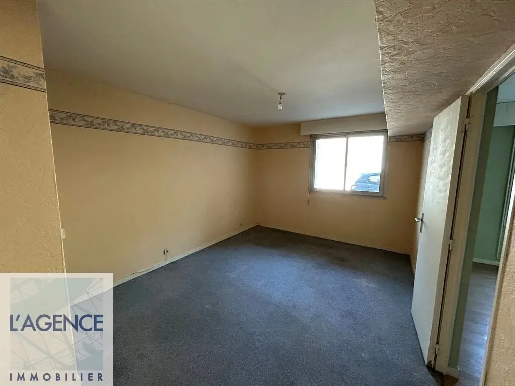 Rooms - T3 Flat for Renovation in Moissons
