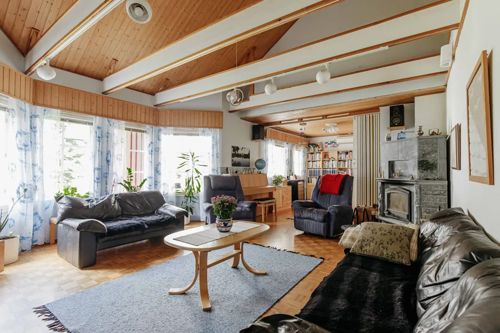 Elutuba - Spacious Detached House with Garden in Riskunmäki