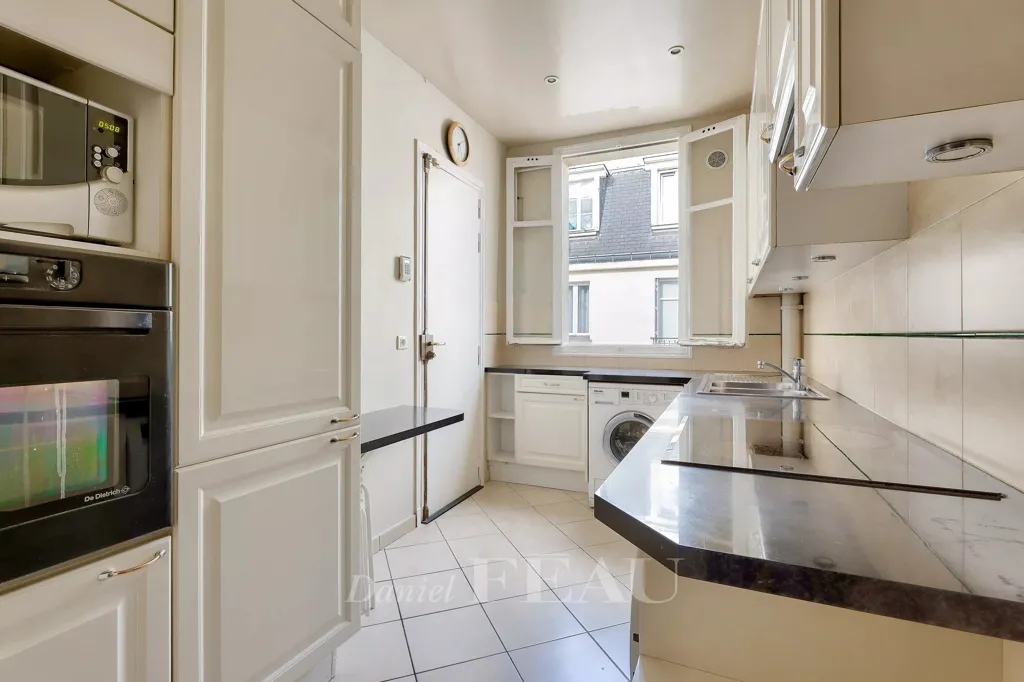 Kitchen - Luxury Apartment with Balcony in Paris 16th