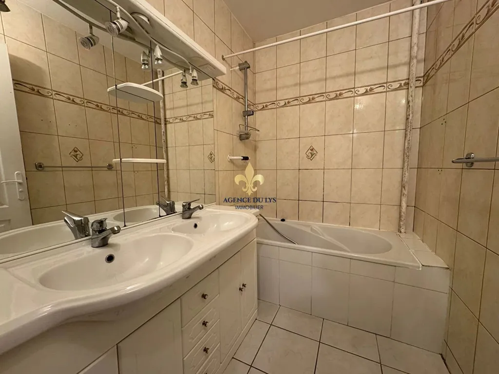 Salles de bain - Appartement 3 Pièces avec Balcon à Chantilly