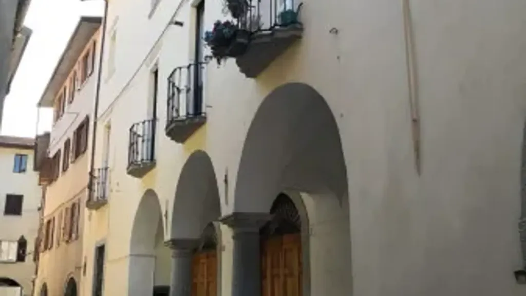 Aed - Rustic Apartment in Historic Building, Edolo