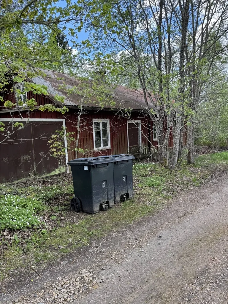 Välivaade - Industrial Building with 1,460m² Plot in Gislaved