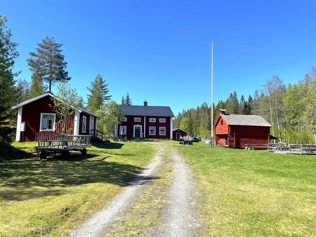 Exterior - Charming Older House with Garden in Ramvik