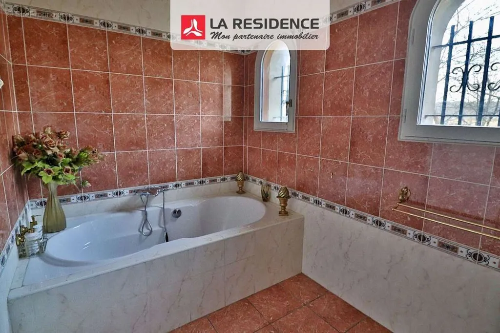 Salles de bain - Maison de 7 Chambres avec Piscine à Maule