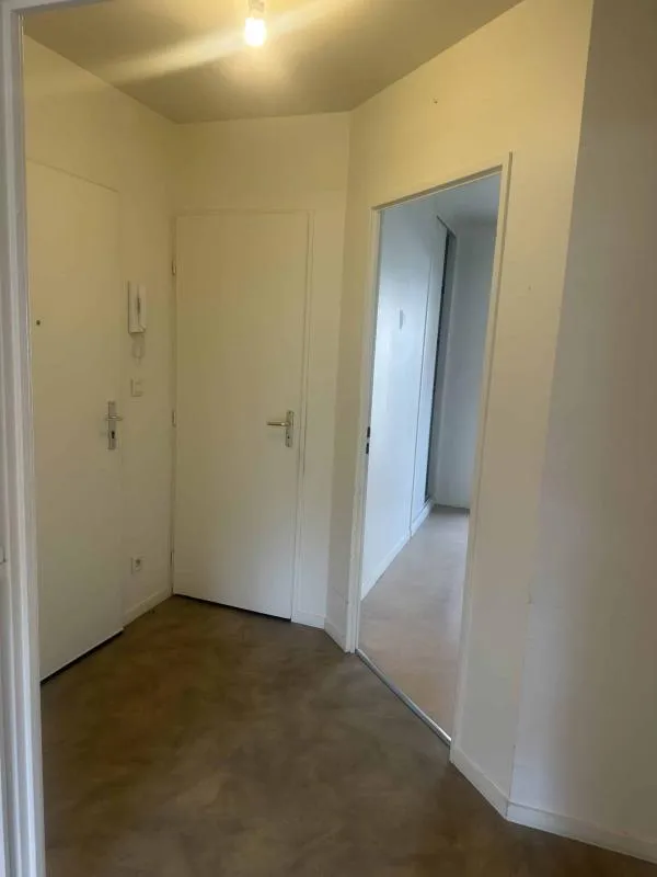 Entrée - Appartement en RDC avec Parking à Arcis-sur-Aube