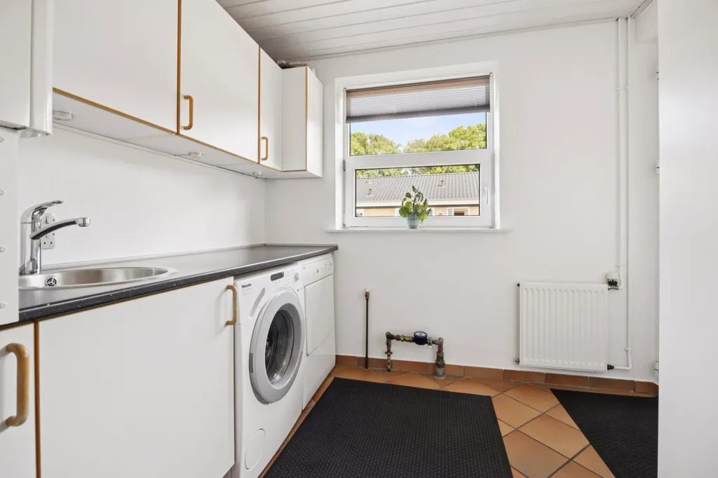 Utility Room - Functional Villa with South-West Terrace in Åbyen