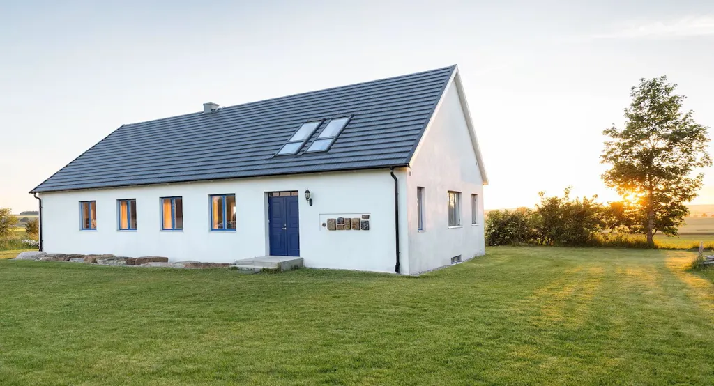 Välivaade - Historic Farmhouse with Field Views in Gislöv