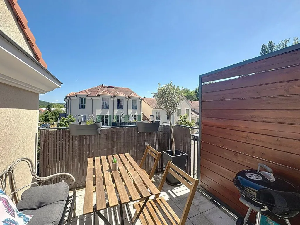 Terrasse - Appartement 3 Pièces avec Balcon au Dernier Étage à la Lisière de la Forêt